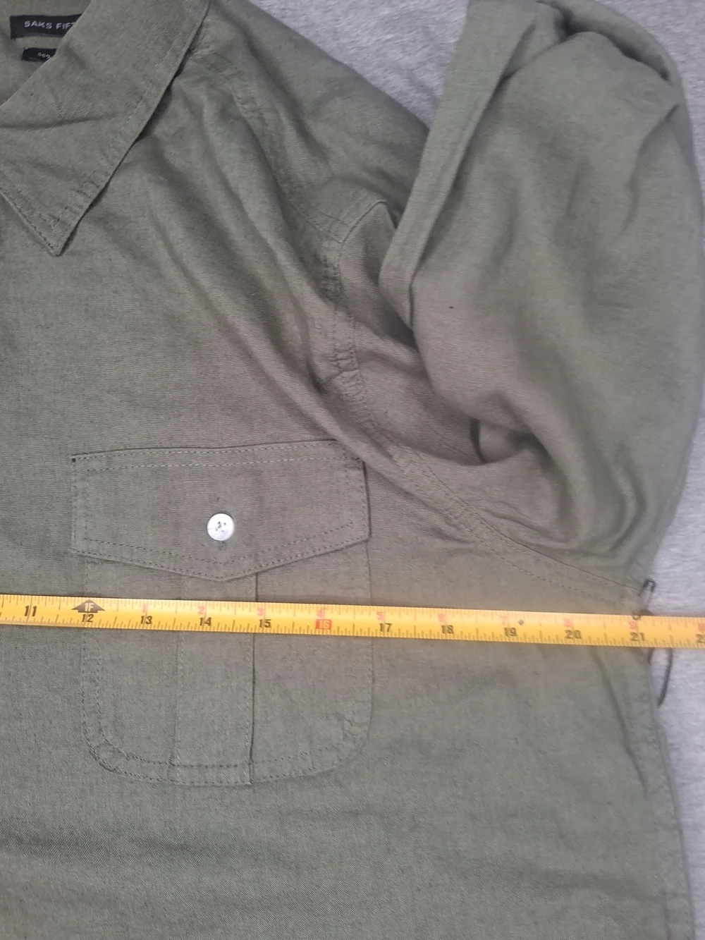 NWT Saks Fifth Avenue 3 Button  Pullover Shirt Men's  Roll Tab Sleeve Size M